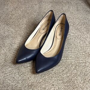 LifeStride Women's Soft System Classic Navy Heels